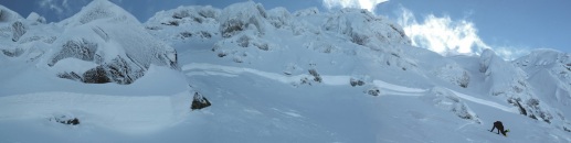 Odtrh lavíny bol približne 100 m dlhý a dosahoval výšku 40 až 70 cm