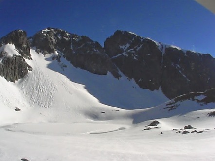 Súvislejšie snehové plochy v okolí Ľadového plesa, 6. máj 2014